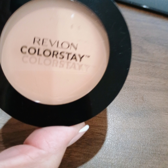 Revolution Conceal & Hydrate Foundation, Revlon Blush And Revlon Pressed Powder - Picture 5 of 6